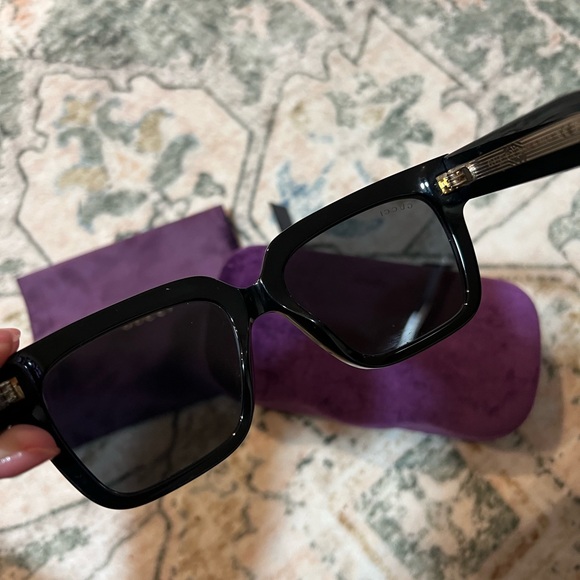 Gucci Square Sunglasses in Black - Picture 6 of 6